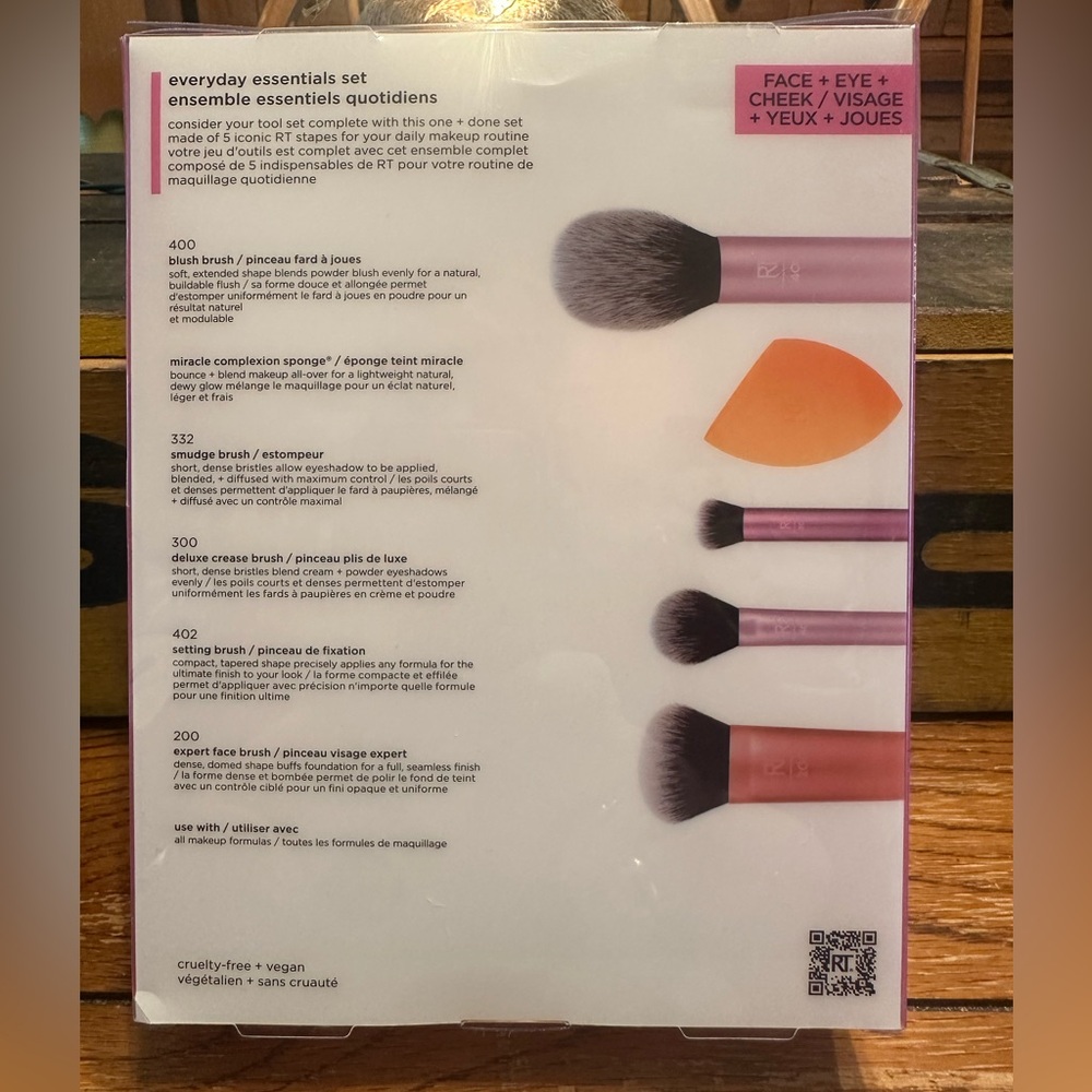 Real Techniques Everyday Essentials Set, a 5-piece - New - Picture 3 of 5